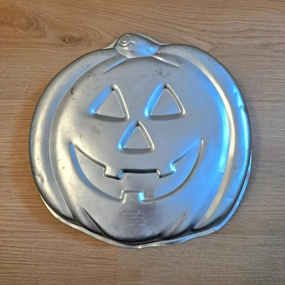 Vintage‎ Silver Pumpkin Jack-O-Lantern Halloween 1981 Wilton Baking Cake Pan